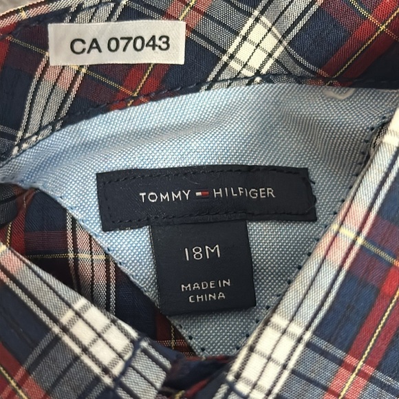 Tommy Hilfiger - NWT -  button down shirt and matching knit vest. Size 18 months - Picture 2 of 4